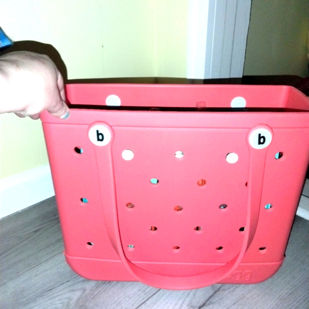 Original OG Bogg bag in Coral New NWT comes with NEW accessory bags